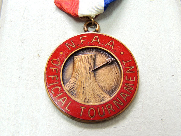 NFAA アーチェリー　ヴィンテージ ブローチ　勲章バッジ　リボン　ピン　メダル　USA ファッション　アクセサリー　小物