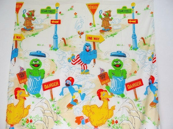 【セサミストリート】スケートボード&ローラースケート柄・ヴィンテージ・USEDフラットシーツ