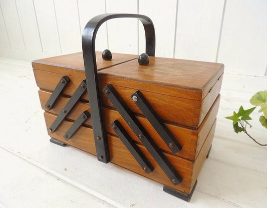 ポーランド製・小さな脚付き・木製・アンティーク・ソーイングボックス/裁縫箱