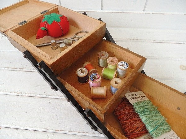 ポーランド製・小さな脚付き・木製・アンティーク・ソーイングボックス/裁縫箱