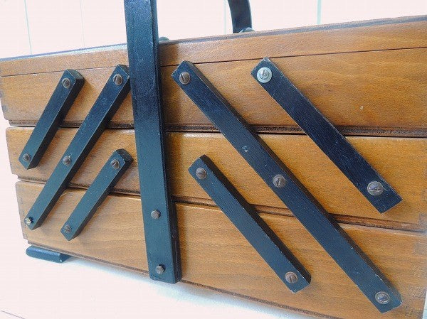 ポーランド製・小さな脚付き・木製・アンティーク・ソーイングボックス/裁縫箱