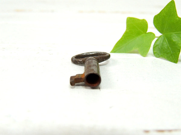 【ノスタルジックな雰囲気】ちいさな・アンティーク・アイアン製・キー・鍵・USA