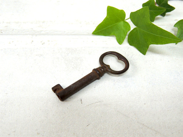 【ノスタルジック・オールドキー】お洒落なデザインのアンティーク・鍵・USA