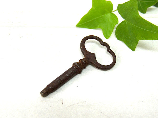 【アイアン製・鍵】お洒落なハンドルデザイン・OLD・アンティークキー・USA