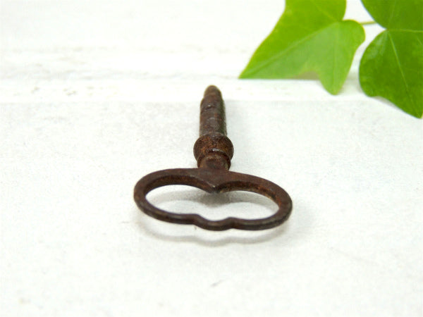 【アイアン製・鍵】お洒落なハンドルデザイン・OLD・アンティークキー・USA