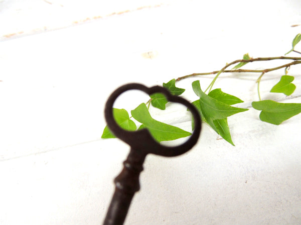 【アイアン製・鍵】お洒落なハンドルデザイン・OLD・アンティークキー・USA