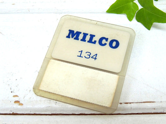 【MILCO・134】USA・ヴィンテージ・プラスチック製・バッジ・ネームケース付き