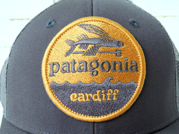 【patagonia】グレー×オレンジ・カーディフ・フライングフィッシュ・キャップ&ステッカー1枚