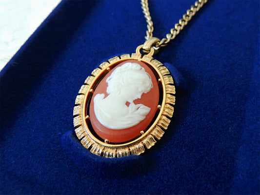 AVON エイボン・カメオ・デッドストック 箱付き・60's~ ヴィンテージアクセサリー・ネックレス ペンダント