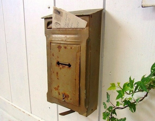 新聞受け付き・ゴールド色・ティン製・アンティーク・メールボックス/郵便受け/ポスト USA