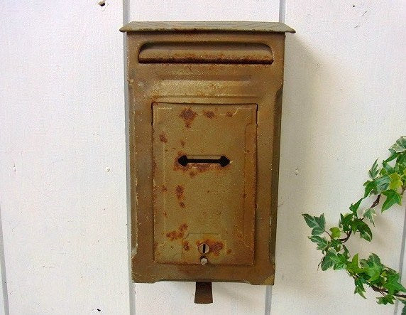 新聞受け付き・ゴールド色・ティン製・アンティーク・メールボックス/郵便受け/ポスト USA