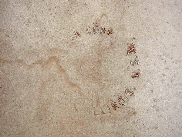 新聞受け付き・ゴールド色・ティン製・アンティーク・メールボックス/郵便受け/ポスト USA