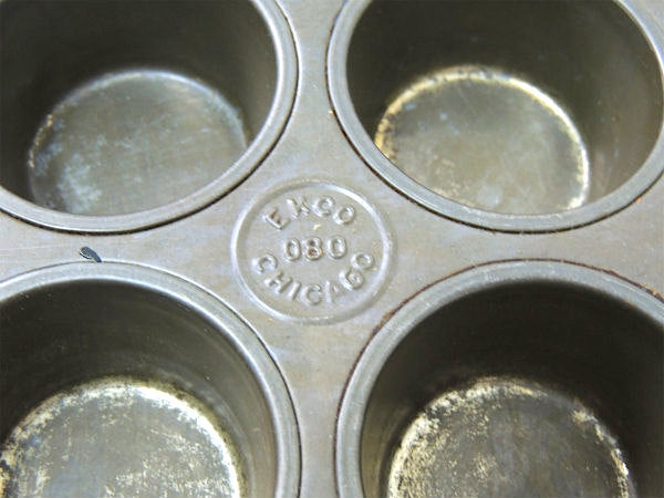 【EKCO】シャビーなティン製・アンティーク・マフィンモールド/菓子型/ベーキングティン/8つ穴