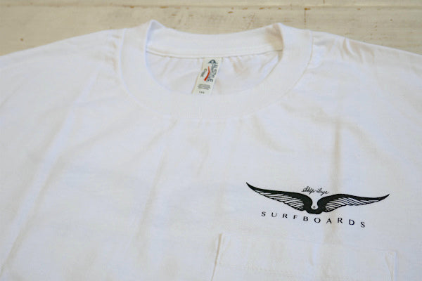 スキップフライ・サーフボード Frye Wings・ホワイト×グリーン・ポケットTシャツ(L)