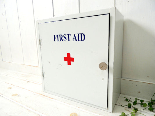 FIRST AID ファーストエイド・3段式・ヴィンテージ・救急箱 メディスンキャビネット 飾り棚