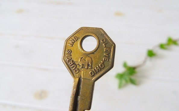 【Curtis/Key】八角形・B-10・鍵・ビンテージ・キー・USA・ナンバー入り・真鍮製