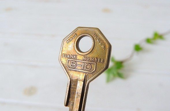 【Curtis/Key】八角形・B-10・鍵・ビンテージ・キー・USA・ナンバー入り・真鍮製