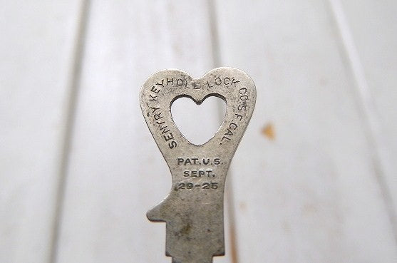 【SENTRY KEYHOLE LOCK】ハート型・鍵・アンティーク・キー・USA・ナンバー