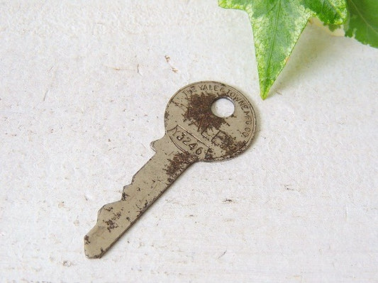 MADE IN U.S.A. ヴィンテージ YALE Y3246 ナンバー入り キー 鍵 KEY