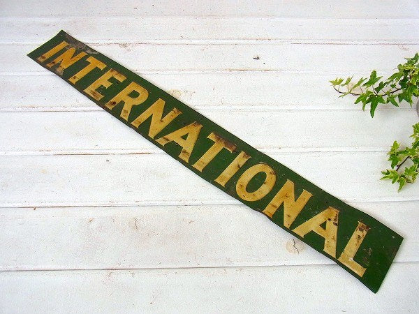 【インターナショナル】ブリキ製・ヴィンテージ・サイン/看板/ジャンク　USA