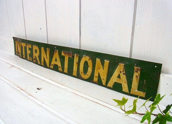 【インターナショナル】ブリキ製・ヴィンテージ・サイン/看板/ジャンク　USA