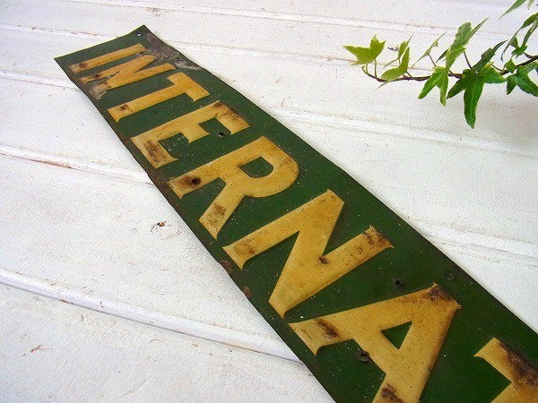 【インターナショナル】ブリキ製・ヴィンテージ・サイン/看板/ジャンク　USA