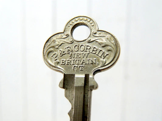 【模様の素敵なアンティーク・キー・P&F・1】古鍵・USA・ナンバー付き・刻印