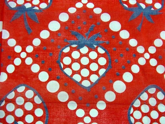 レトロポップなイチゴ柄・デッドストック・ヴィンテージ・ファブリック/生地　USA