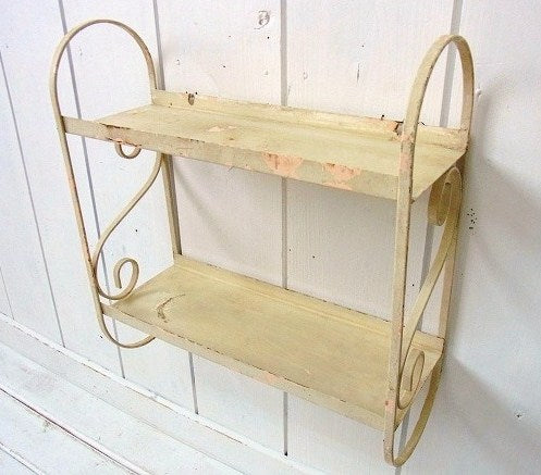 アイボリー色のシャビーなアンティーク・2段シェルフ/飾り棚/ウォールシェルフ　USA