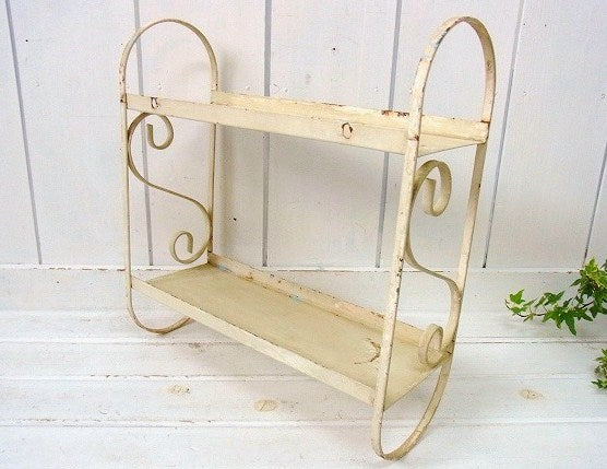 アイボリー色のシャビーなアンティーク・2段シェルフ/飾り棚/ウォールシェルフ　USA