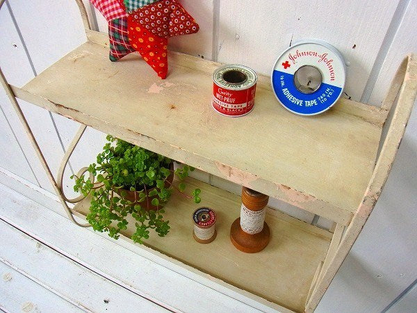 アイボリー色のシャビーなアンティーク・2段シェルフ/飾り棚/ウォールシェルフ　USA