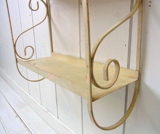 アイボリー色のシャビーなアンティーク・2段シェルフ/飾り棚/ウォールシェルフ　USA