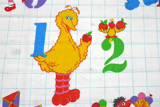 セサミストリートの仲間たち アメリカ製 カラフル数字柄 ヴィンテージ ユーズドシーツ(ハーフサイズ)