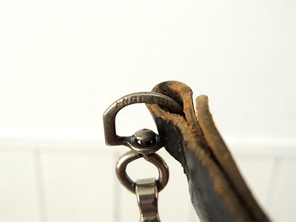 【英国・イギリス】ヴィンテージ・革製・ハンドクラフト・レザーキーホルダー &真鍮製の古鍵2本