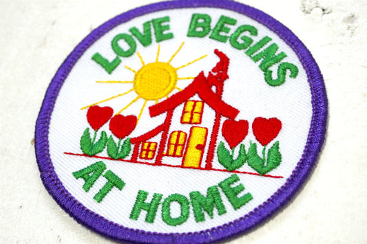 LOVE BEGINS AT HOME 愛は家庭で始まる・メッセージ・ヴィンテージ・ワッペン US