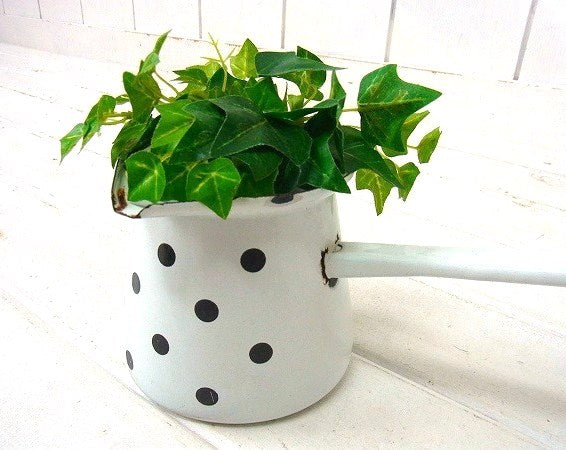 スロベニア製・水玉柄のヴィンテージ・ホーロー・ミルクパン/片手鍋/バターメルター