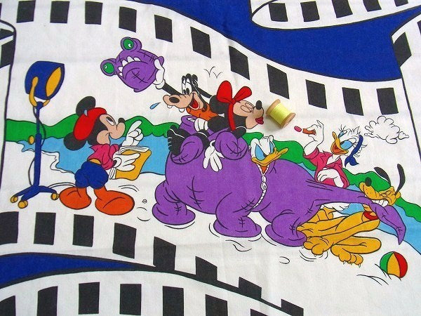 【ミッキー&フレンズ】ディズニー・フィルム柄・ヴィンテージ・ユーズドシーツ(1/2) USA