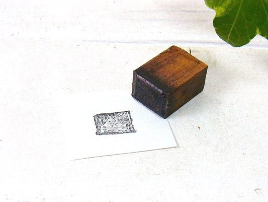 窓 カーテン柄 木製 メタル製 小さなヴィンテージ スタンプ USA