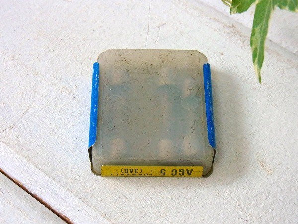 【BUSS FUSES】ガラス管ヒューズ入り・小さなヴィンテージ・ヒューズケース　USA