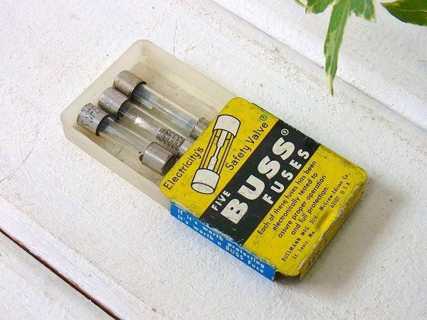 【BUSS FUSES】ガラス管ヒューズ入り・小さなヴィンテージ・ヒューズケース　USA