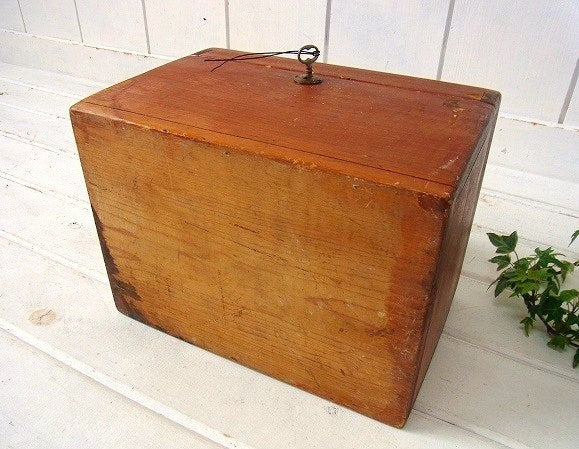 鍵付きの古い木製・アンティーク・木箱/ウッドボックス/宝箱 USA