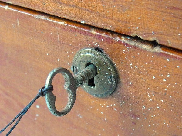 鍵付きの古い木製・アンティーク・木箱/ウッドボックス/宝箱 USA