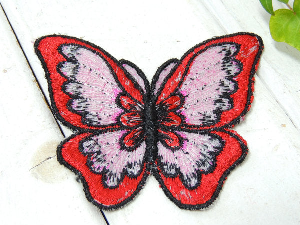 【蝶・バタフライ】刺繍・ピンクグラデーション・ヴィンテージ・ワッペン・USA/デッドストック
