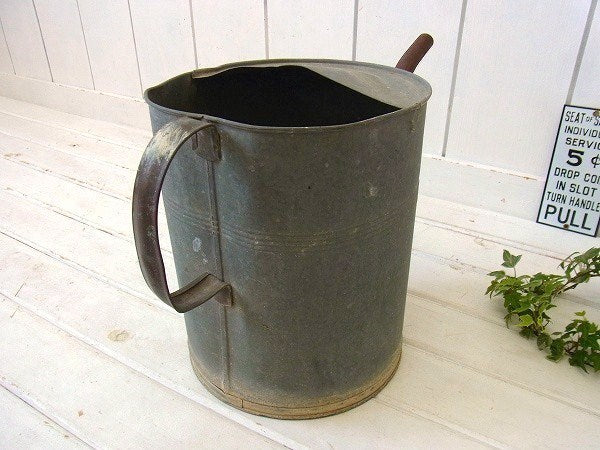 シャビーなブリキ製・アンティーク・ジョウロ/ウォータリングカン/ガーデニング USA