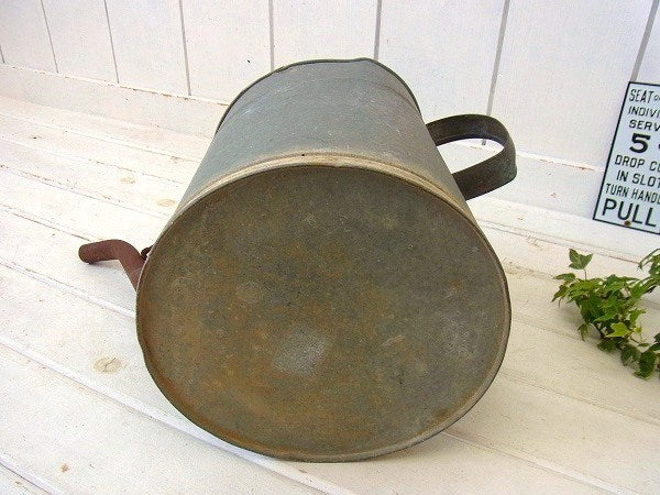 シャビーなブリキ製・アンティーク・ジョウロ/ウォータリングカン/ガーデニング USA