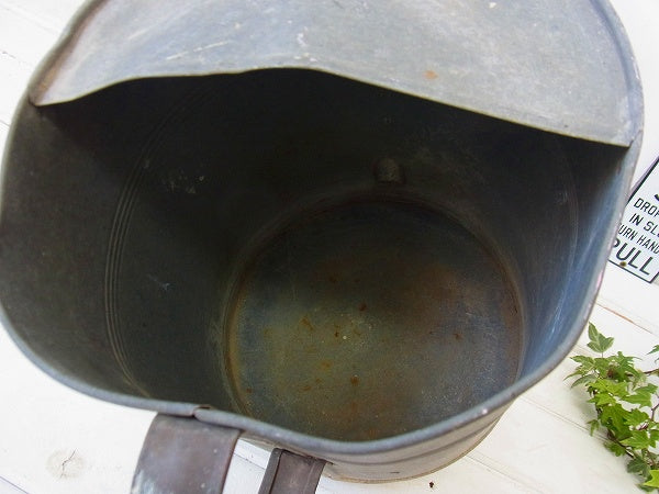 シャビーなブリキ製・アンティーク・ジョウロ/ウォータリングカン/ガーデニング USA