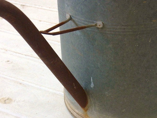 シャビーなブリキ製・アンティーク・ジョウロ/ウォータリングカン/ガーデニング USA