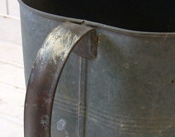 シャビーなブリキ製・アンティーク・ジョウロ/ウォータリングカン/ガーデニング USA