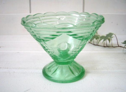 USA・グリーン 硝子 アールデコ・アンティーク・シャーベットグラス・氷コップ・緑ガラス