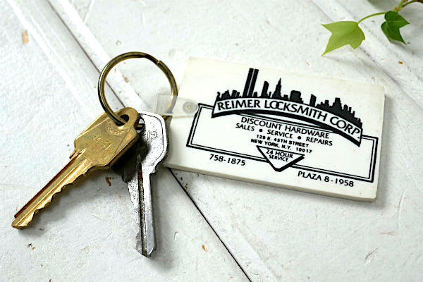 ニューヨーク・ホームセンター USA アドバタイジング ・ヴィンテージ ・キーホルダー&古鍵2本付